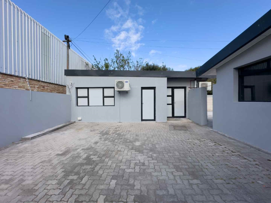 To Let commercial Property for Rent in Newton Park Eastern Cape